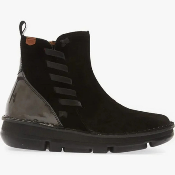 On Foot Women's Zen Boot in Black. Sz: 8 US/39 EU